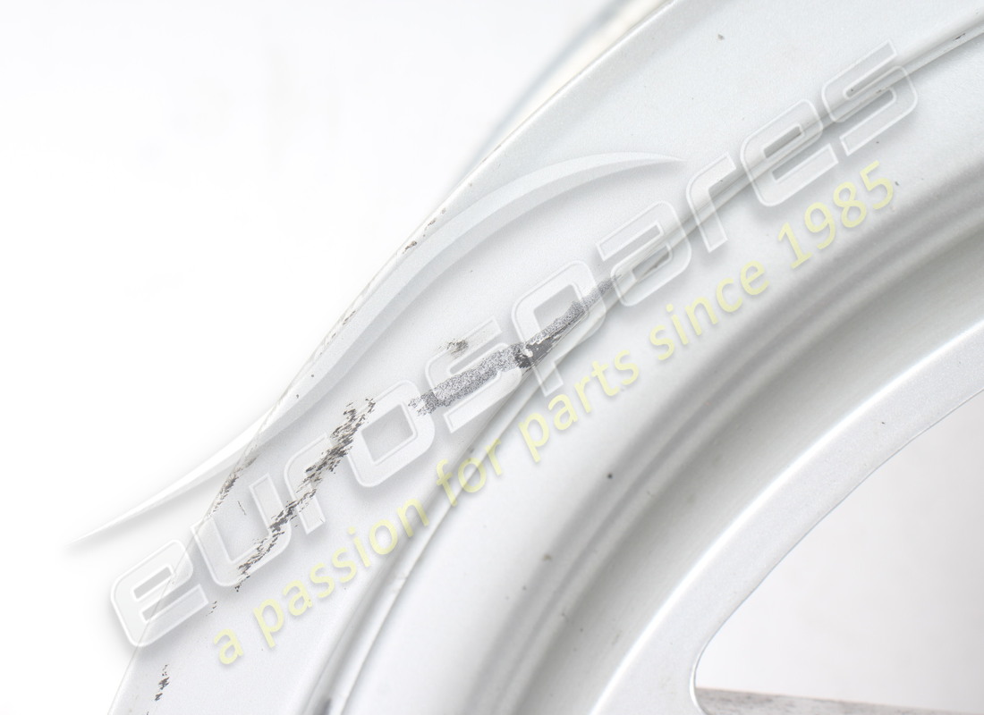 gebrauchtes ferrari hinteres strassenrad 8jx16. teilenummer 130905 (4)