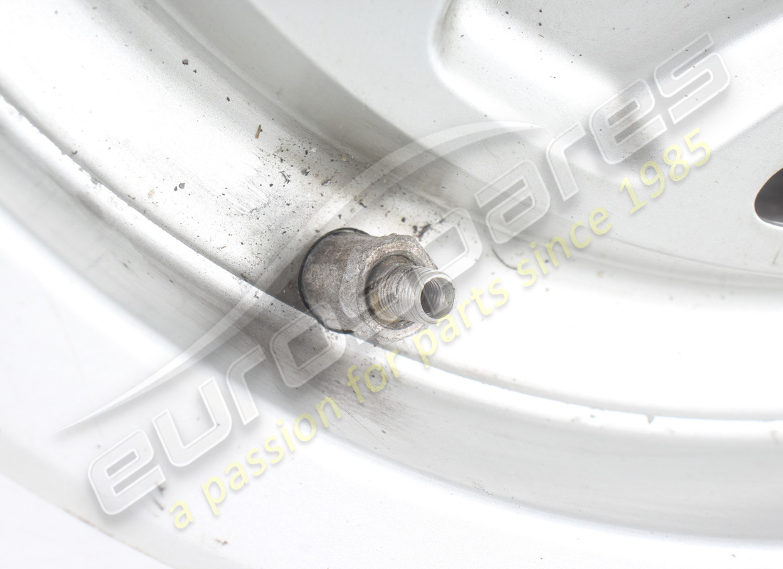 gebrauchtes ferrari hinteres strassenrad 8jx16. teilenummer 130905 (3)