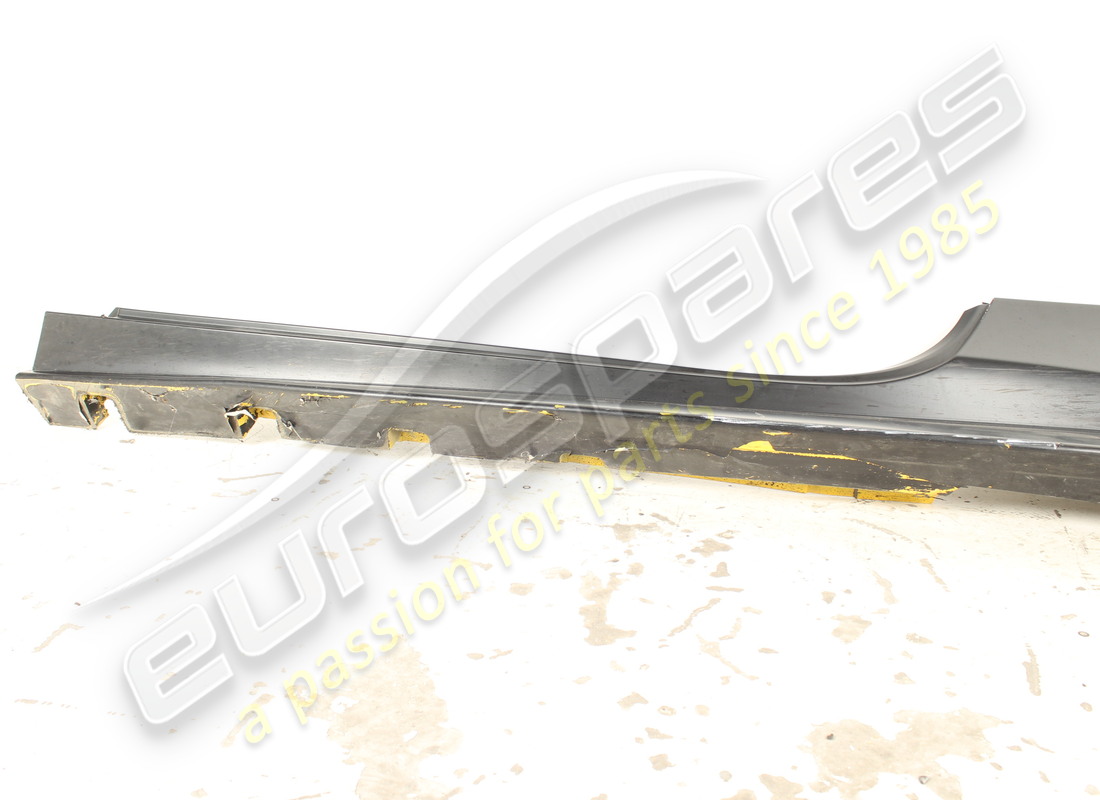 gebraucht ferrari komplett links untertürverkleidung. teilenummer 88540810 (4)