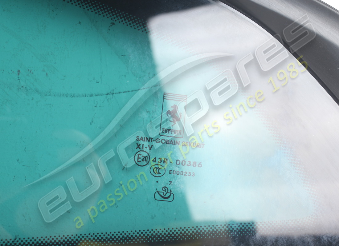 GEBRAUCHTES FERRARI HINTERES LINKES SEITENFENSTER. TEILENUMMER 86871300 (2) gebrauchtes ferrari hinteres linkes seitenfenster. teilenummer 86871300 (2)