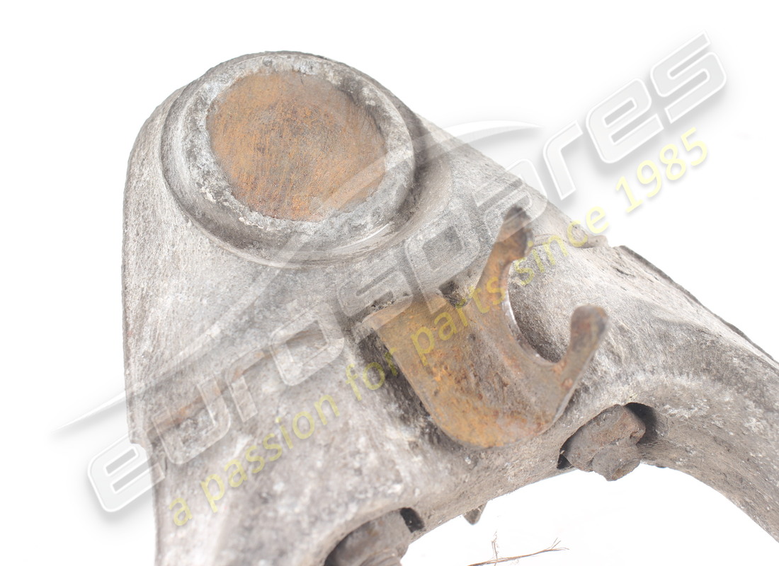 GEBRAUCHT MASERATI OBERER ARM DER VORDEREN AUFHÄNGUNG. TEILENUMMER 386600028 (5) gebraucht maserati oberer arm der vorderen aufhängung. teilenummer 386600028 (5)