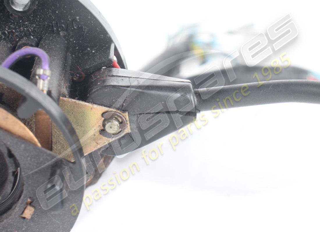 BESCHÄDIGTER FERRARI STEUERSCHALTER. TEILENUMMER 61838400 (5) beschädigter ferrari steuerschalter. teilenummer 61838400 (5)