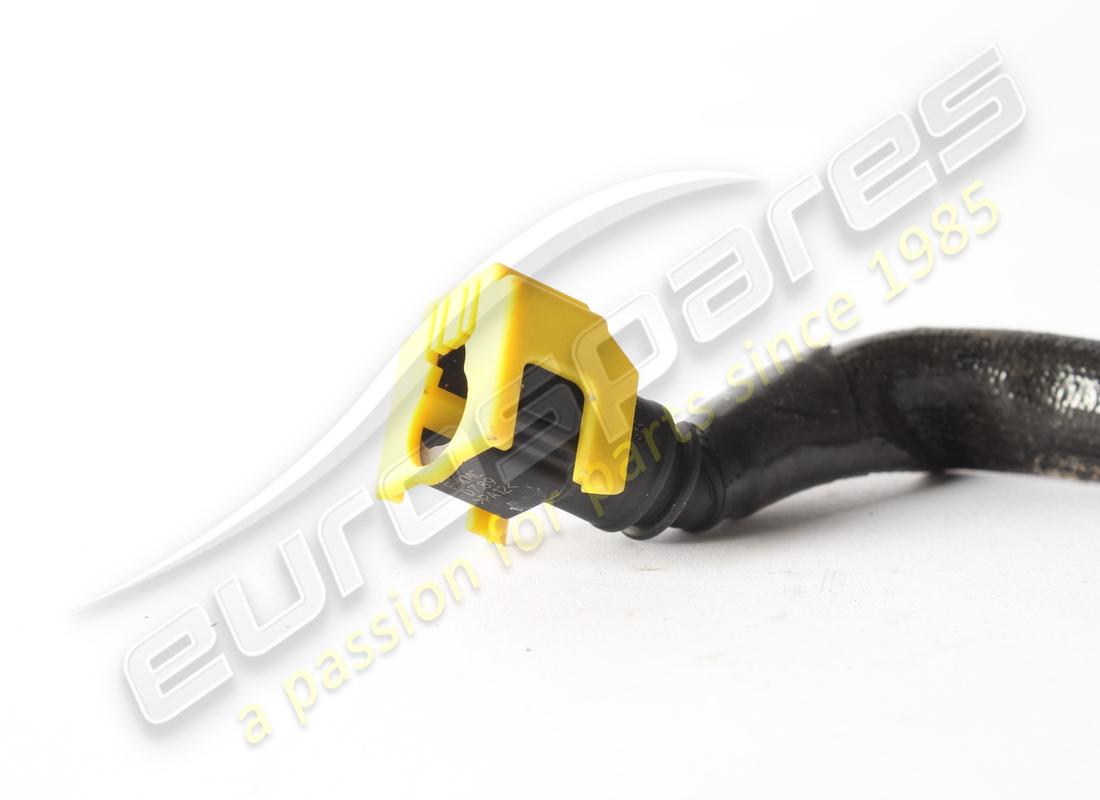 gebrauchtes ferrari dampfrückführungsrohr. teilenummer 809011 (2)