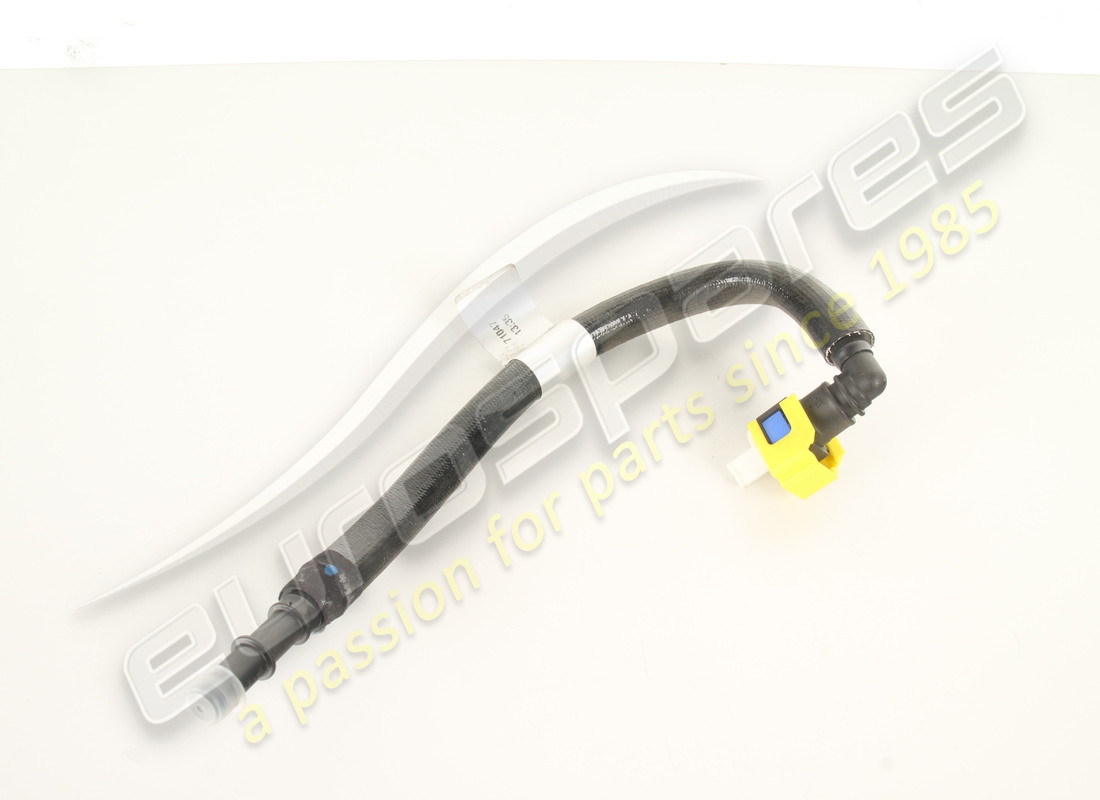 neue maserati kraftstoffleitungen im motorraum. teilenummer 670031641 (2)