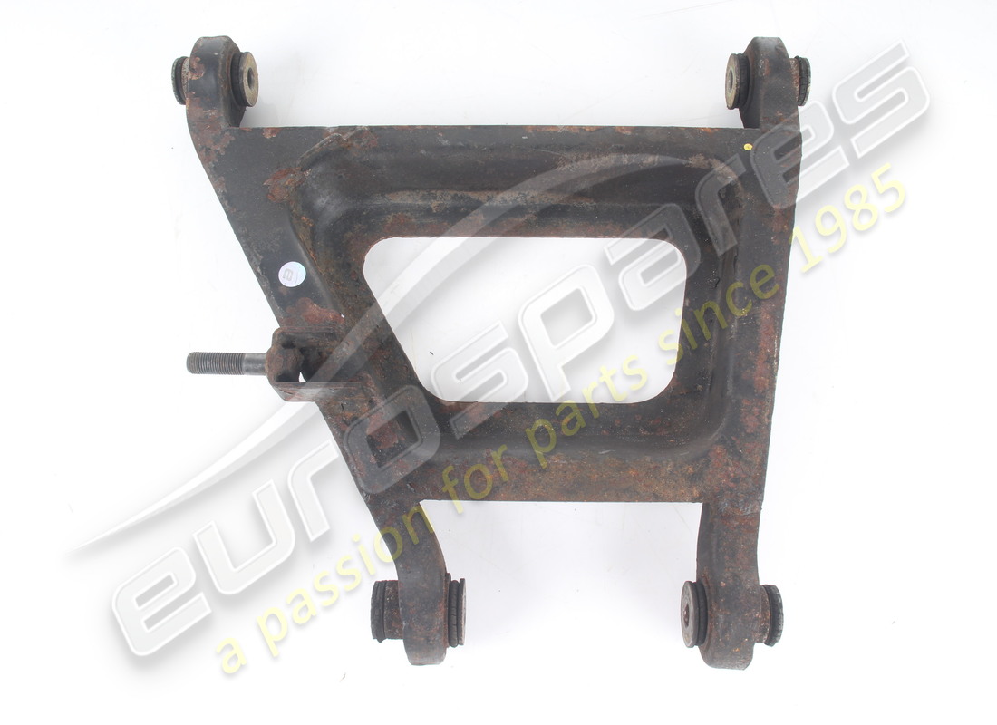 GEBRAUCHTER RECHTER HINTERRADAUFHÄNGUNGSHEBEL (UNTERER HEBEL). TEILENUMMER 117805 (1)