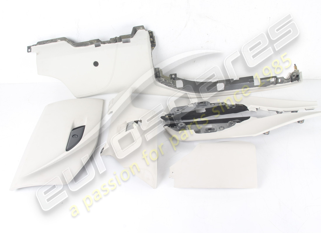 GEBRAUCHTE Eurospares UNTERE ARMATURENBRETTVERKLEIDUNGEN IN HELLGRAUEM LEDER 4301 TEILENUMMERN 947673 UND 947672 SIND AUS LEDER, NICHT AUS ALCANTARA. TEILENUMMER EAP1723553 (1)