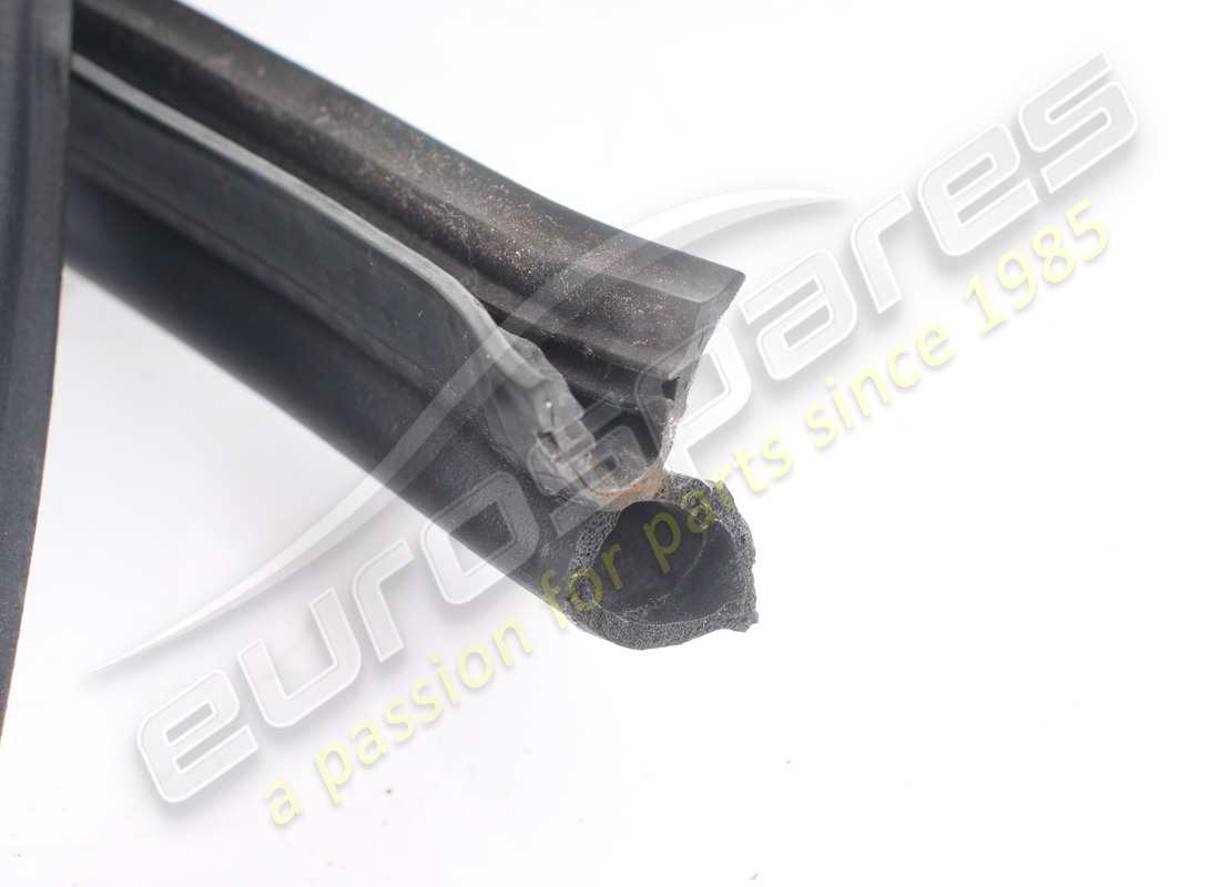 GEBRAUCHTER FERRARI STIEFELGUMMI – PRO METER VERKAUFT. TEILENUMMER MC34771 (3) gebrauchter ferrari stiefelgummi – pro meter verkauft. teilenummer mc34771 (3)