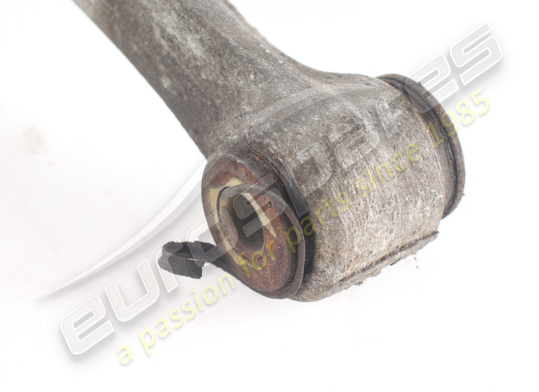 GEBRAUCHT MASERATI OBERER ARM DER VORDEREN AUFHÄNGUNG. TEILENUMMER 386600028 (7) gebraucht maserati oberer arm der vorderen aufhängung. teilenummer 386600028 (7)