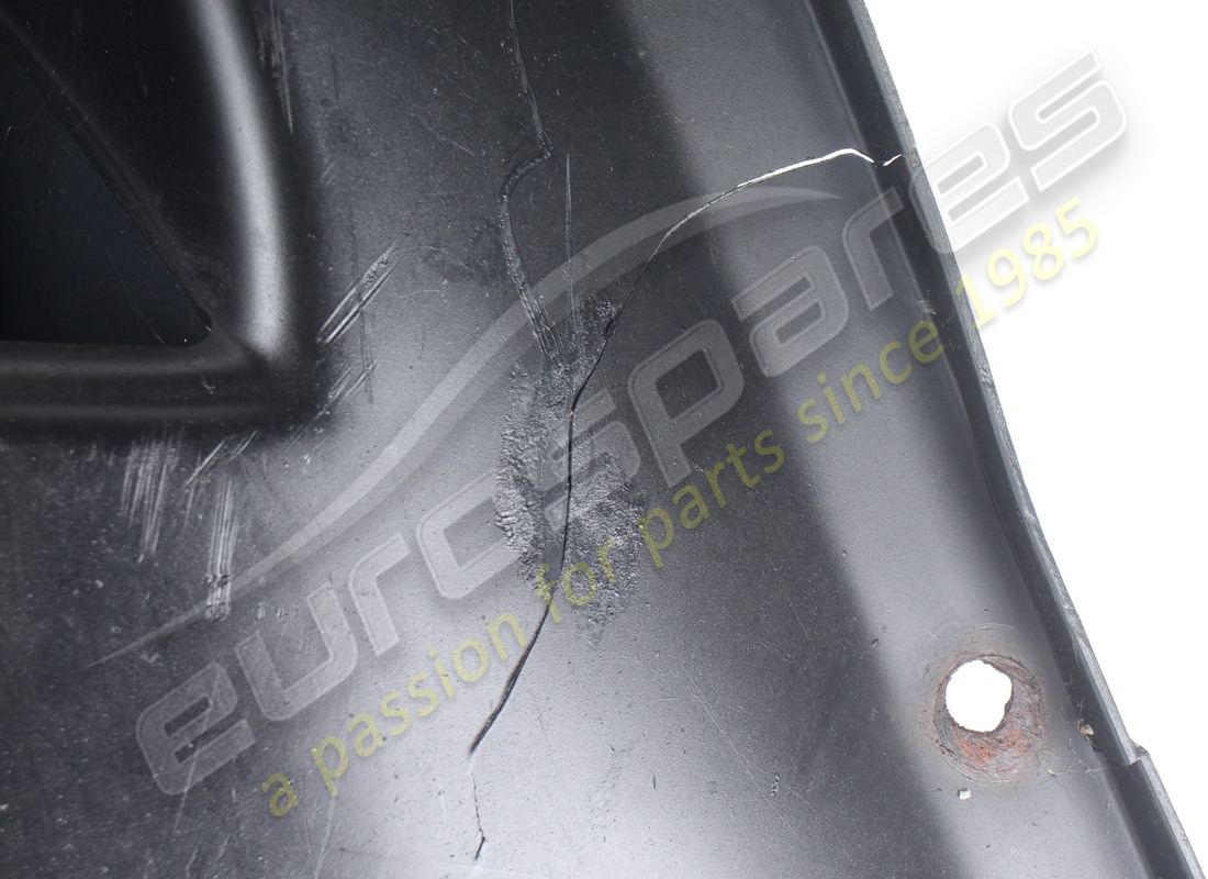 BESCHÄDIGT MASERATI VORDERES UNTERES SCHUTZBLECH. TEILENUMMER 386100164 (2) beschädigt maserati vorderes unteres schutzblech. teilenummer 386100164 (2)