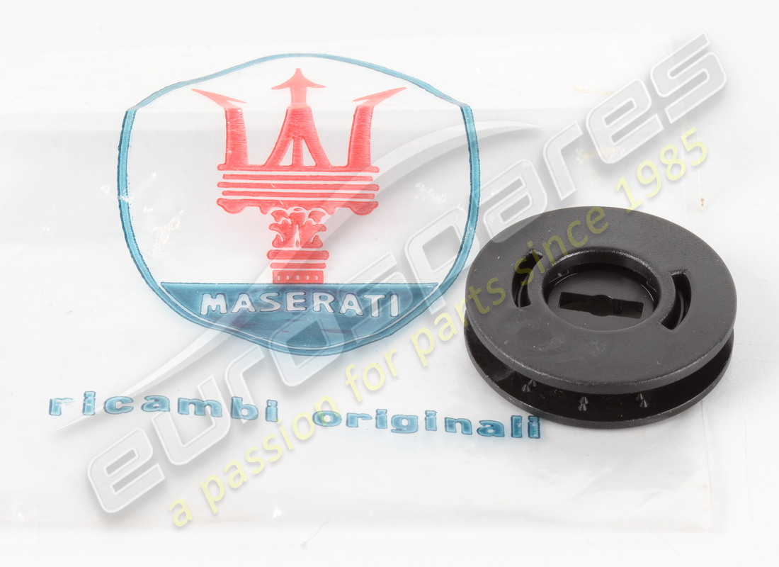 new maserati carpet bolt kit. part number 371500444 (3)