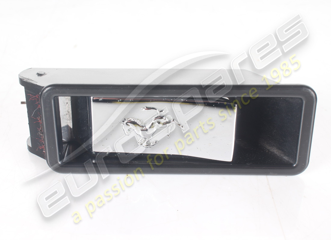 GEBRAUCHTER FERRARI INNEN-STOßSTANGENÖFFNUNGSGRIFF (GEPRÄGTES PFERDEMOTIV). TEILENUMMER 63011800 (6) gebrauchter ferrari innen-stoßstangenöffnungsgriff (geprägtes pferdemotiv). teilenummer 63011800 (6)