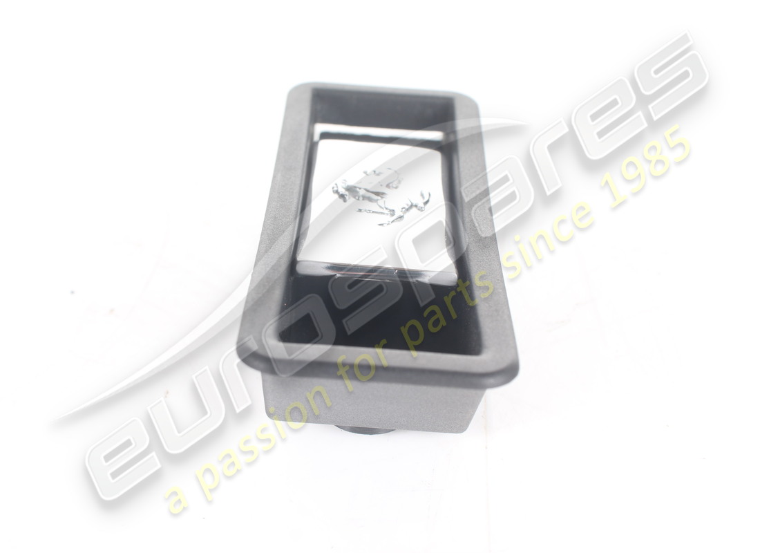 BESCHÄDIGTER FERRARI INNERER KLAPPENTRIEGELUNGSGRIFF (GEPRÄGTES PFERDEMOTIV). TEILENUMMER 63011800 (4) beschädigter ferrari innerer klappentriegelungsgriff (geprägtes pferdemotiv). teilenummer 63011800 (4)