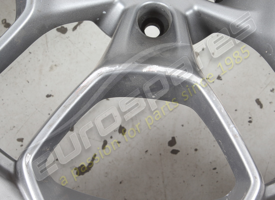 gebrauchtes lamborghini hinterrad. teilenummer 4t0601017a (6)