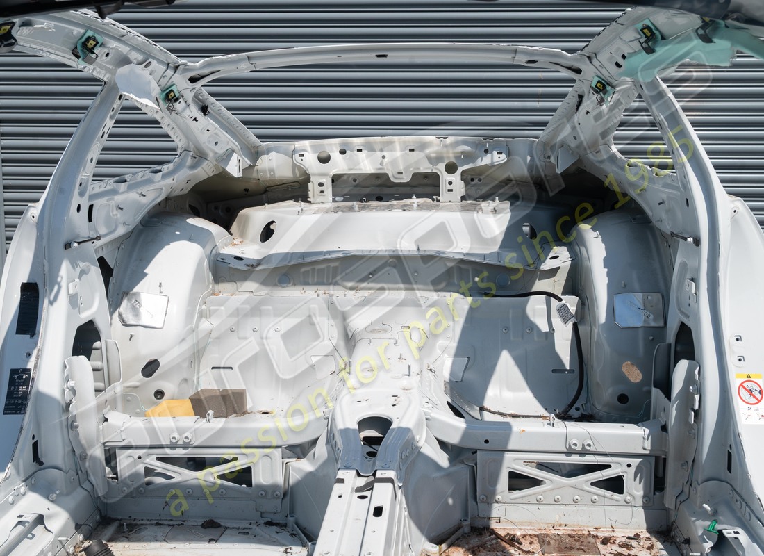 gebraucht porsche 992 gt3 hinteres fahrgestell und seitenwände. teilenummer eap1510496 (7)