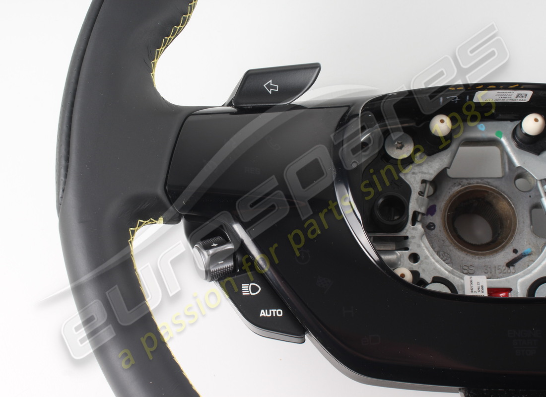 neu ferrari lenkrad, carbon+led+spoiler. teilenummer 910847 (3)