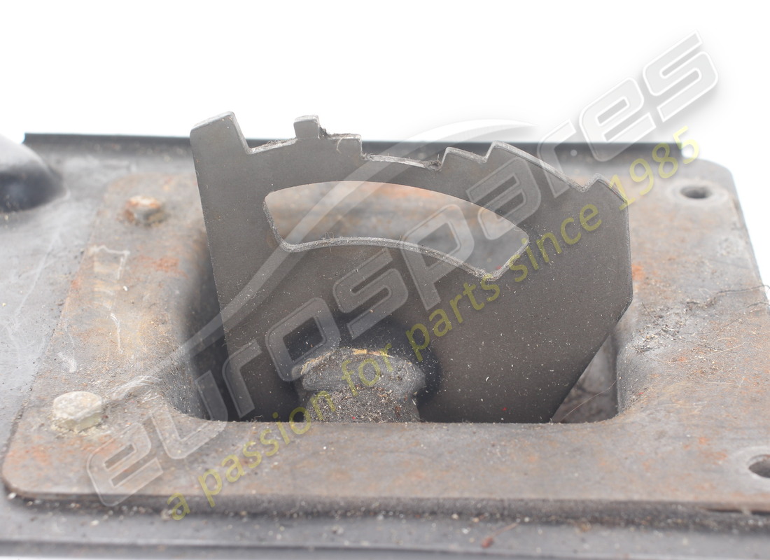 GEBRAUCHTE MASERATI KOMPLETTE PLATTE FÜR TUNNEL. TEILENUMMER 365209151 (7) gebrauchte maserati komplette platte für tunnel. teilenummer 365209151 (7)