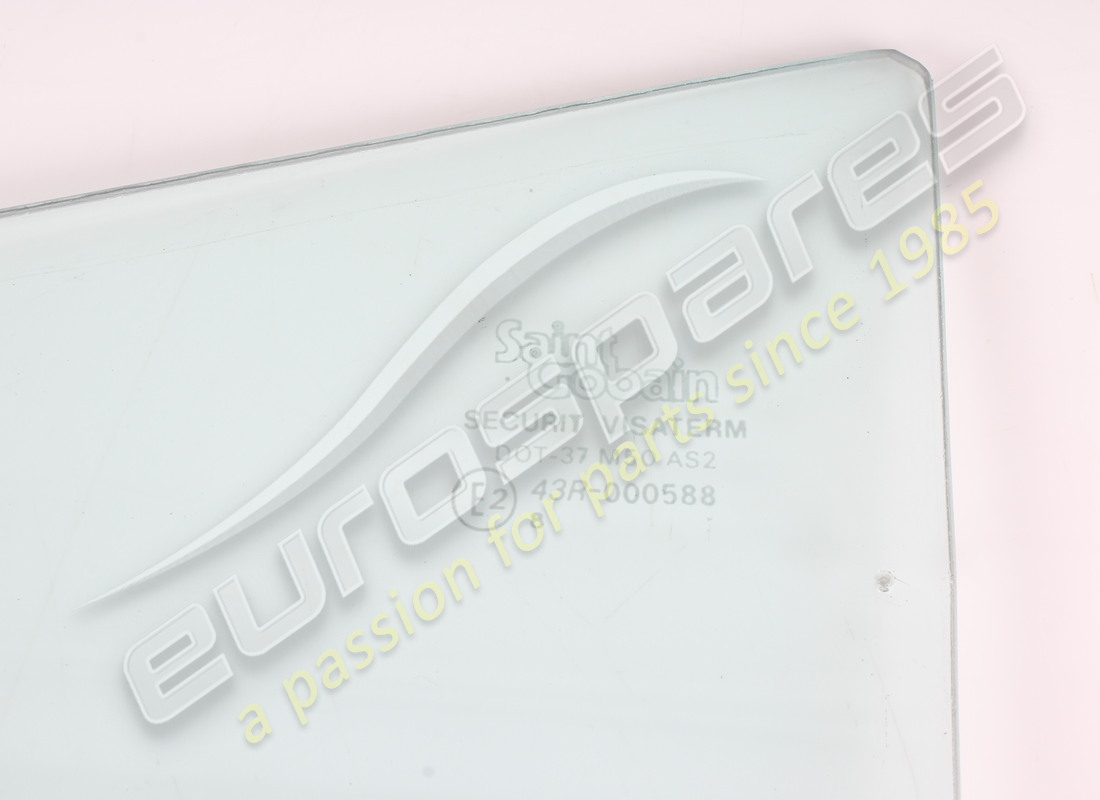 GEBRAUCHT FERRARI RECHTE HINTERE SEITENLEUCHTE AUS GLAS GTS. TEILENUMMER 60162807 (2) gebraucht ferrari rechte hintere seitenleuchte aus glas gts. teilenummer 60162807 (2)