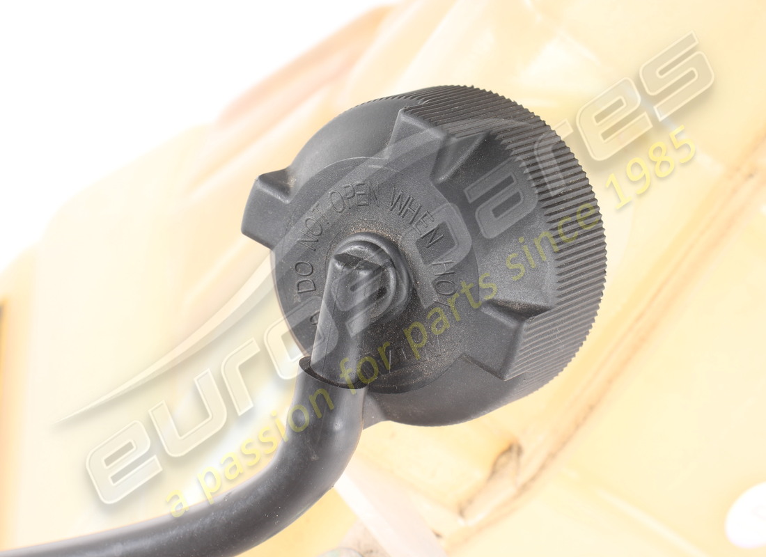 gebrauchter ferrari kompletter ausgleichsbehälter. teilenummer 305322 (4)