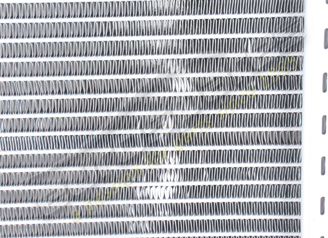 neuer maserati ladeluftkühler. teilenummer 675001057 (4)