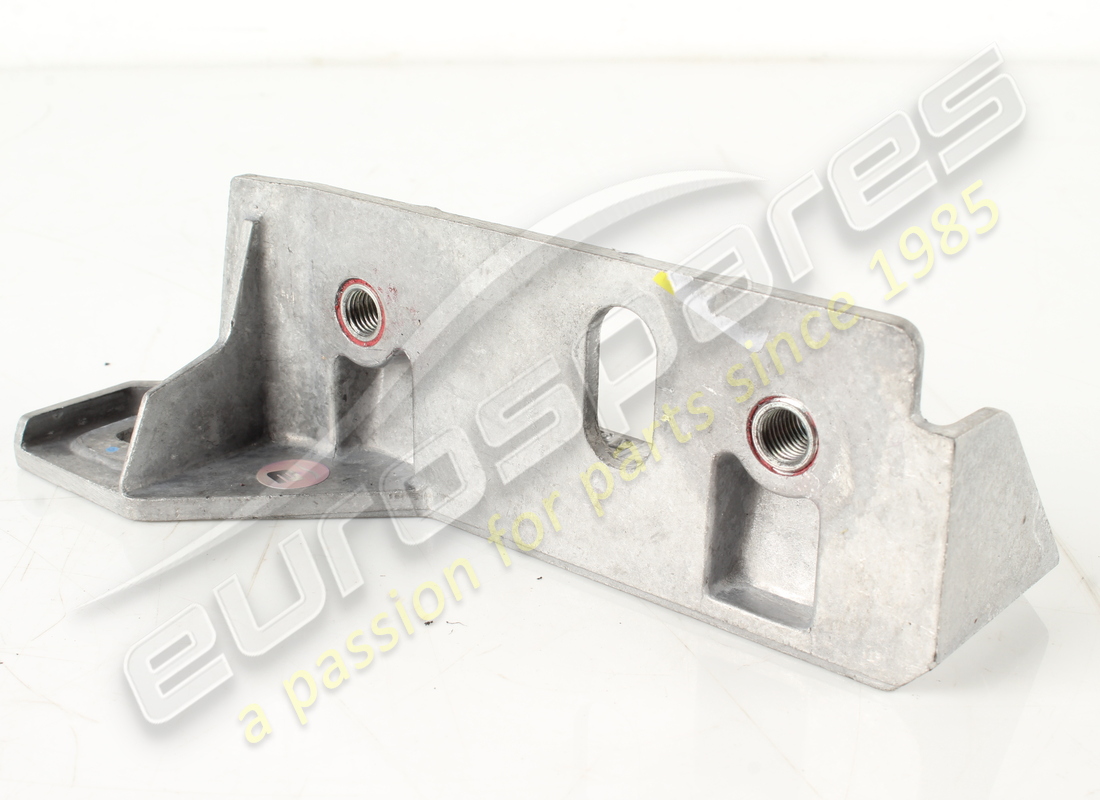 used ferrari rh lateral bracket. part number 80637100 (2)