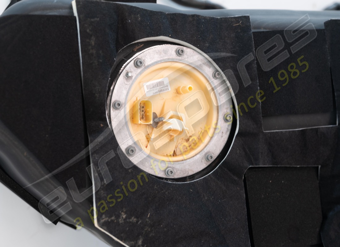 gebrauchter ferrari kraftstofftank komplett mit schalldämmung. teilenummer 949079 (3)