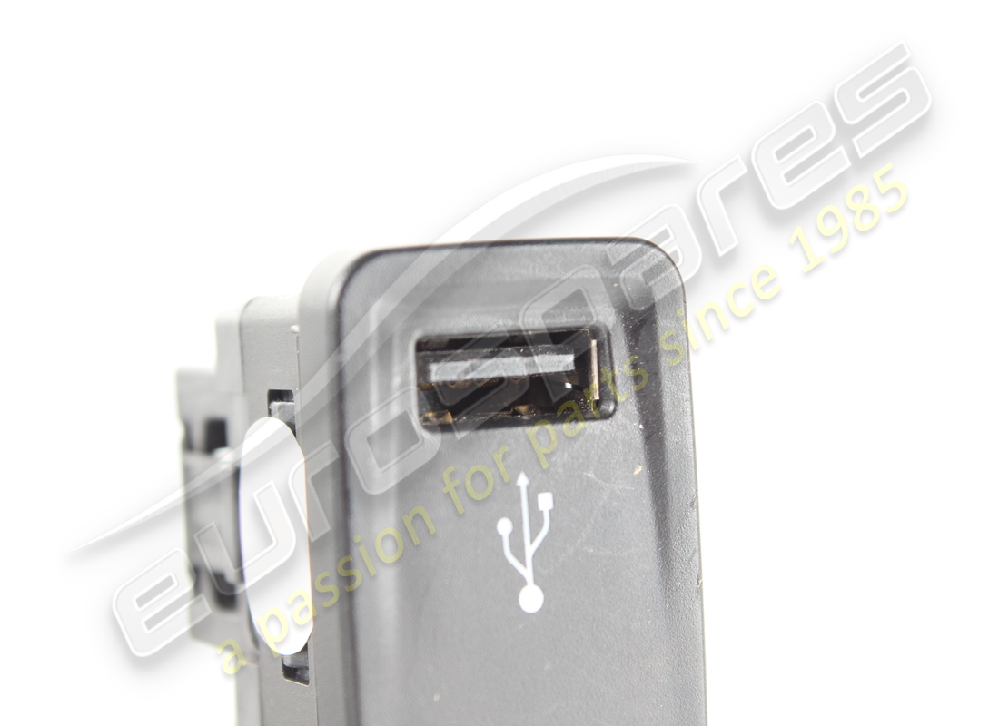 gebrauchte ferrari usb-buchse. teilenummer 303226 (4)