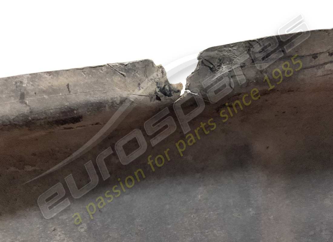 beschädigte lamborghini radkastenschale. teilenummer 400821192a (3)