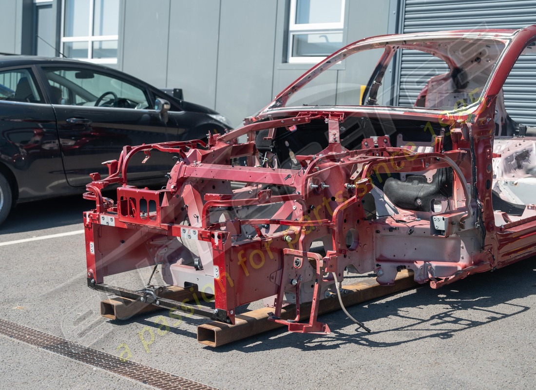 gebrauchtes ferrari vorderes fahrgestell. teilenummer eap1552616 (3)