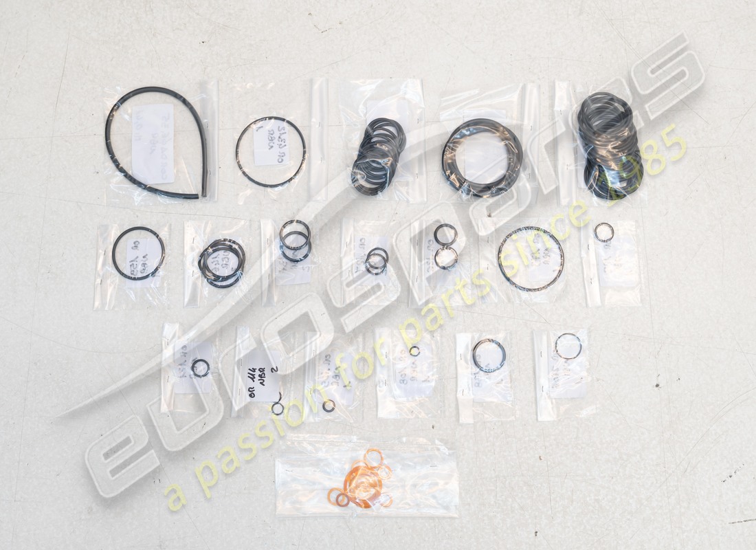 NEU OE FERRARI 365 GT 2+2 DICHTUNGSSATZ (SIEHE EPK0000106). TEILENUMMER EAP1493222 (2) neu oe ferrari 365 gt 2+2 dichtungssatz (siehe epk0000106). teilenummer eap1493222 (2)