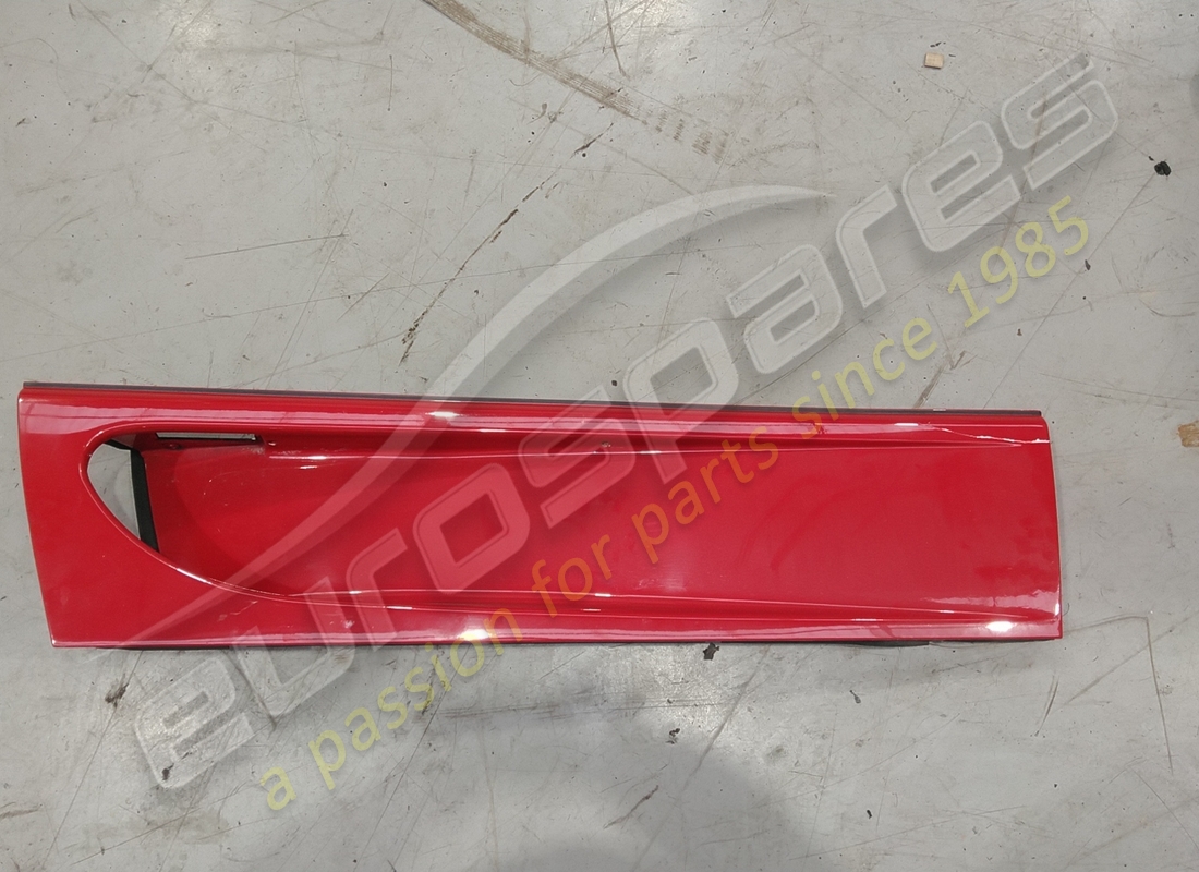 Beschädigtes Ferrari rechtes Türgitter. TEILENUMMER 64102710 (1)