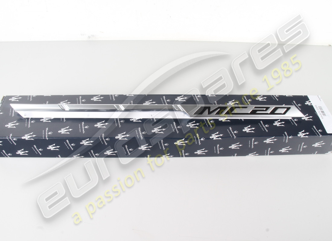 neu maserati rechtes seitensiegel. teilenummer 670158142 (1)