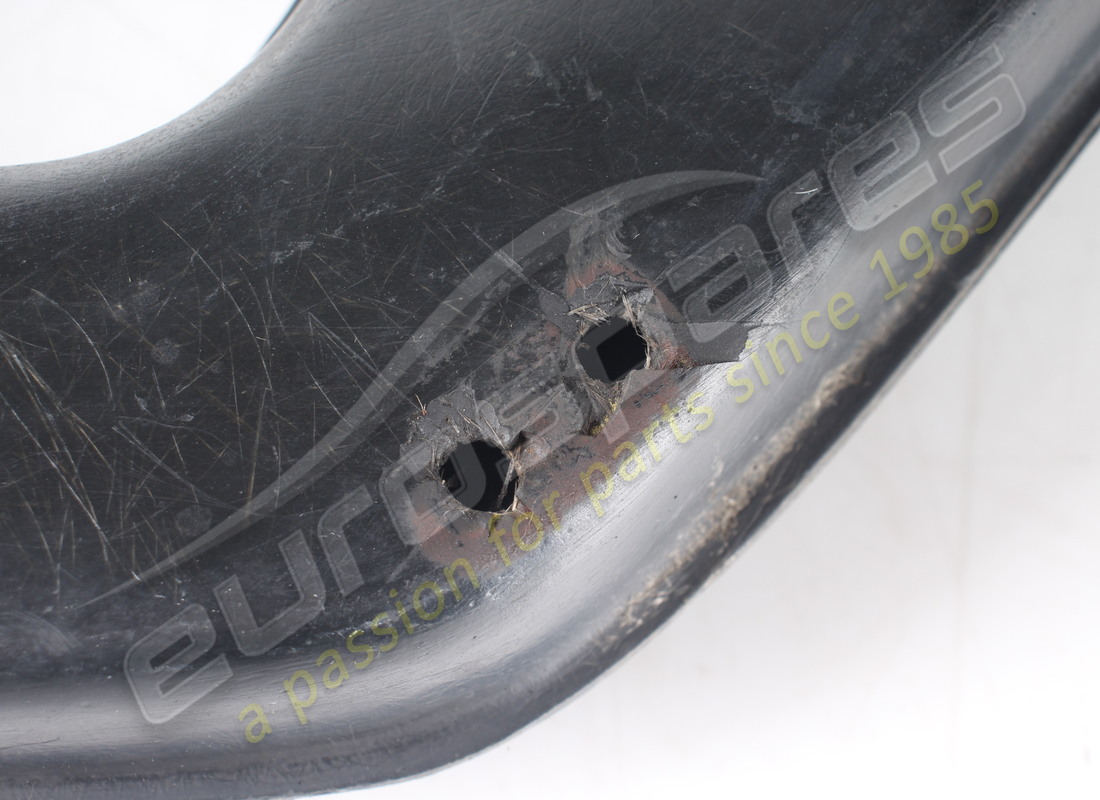 VERWENDETER LH-LUFTKANAL AM UNTERBODEN MASERATI. TEILENUMMER 386100155 (3) verwendeter lh-luftkanal am unterboden maserati. teilenummer 386100155 (3)