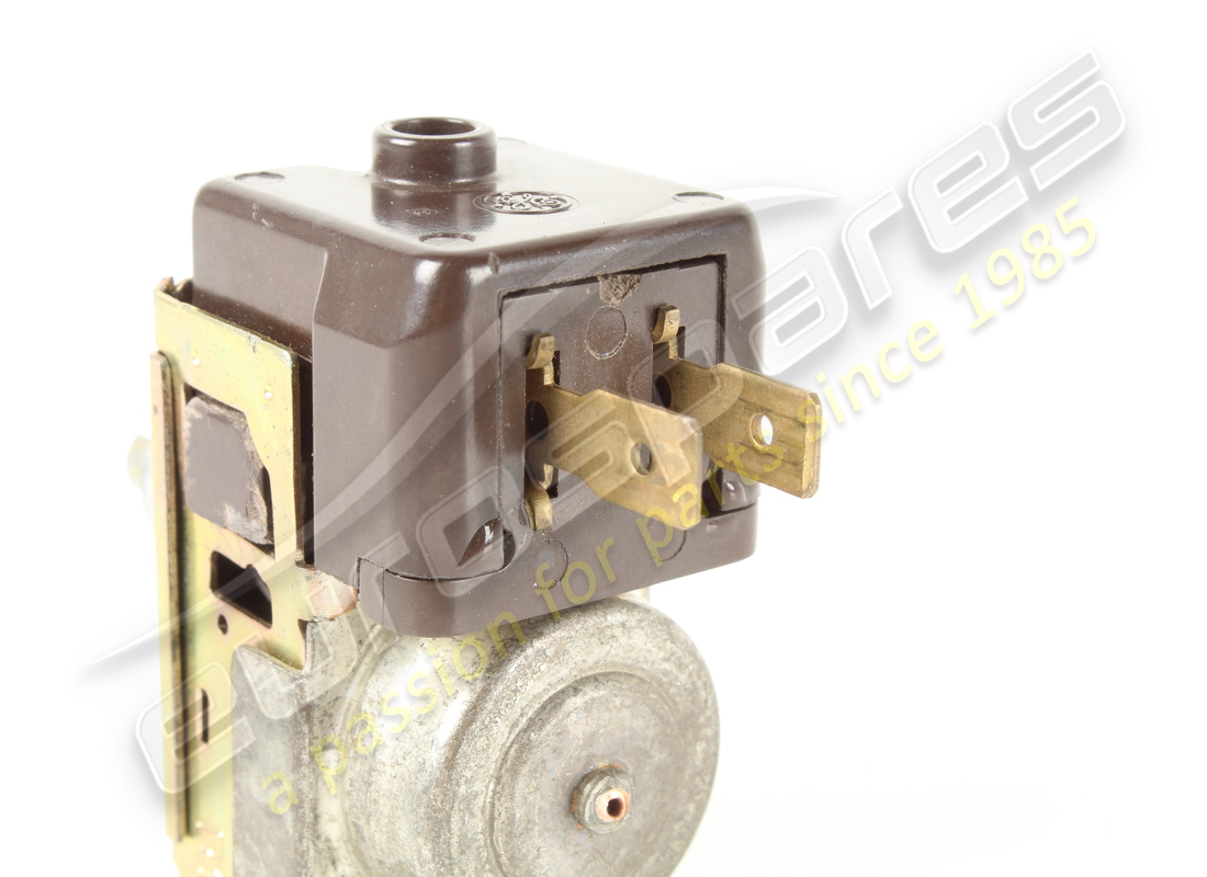beschädigter ferrari thermostatschalter. teilenummer 61931100 (5)