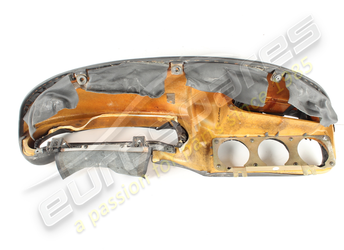 damaged ferrari rhd dash in black vm8500. part number 65104300 (4)