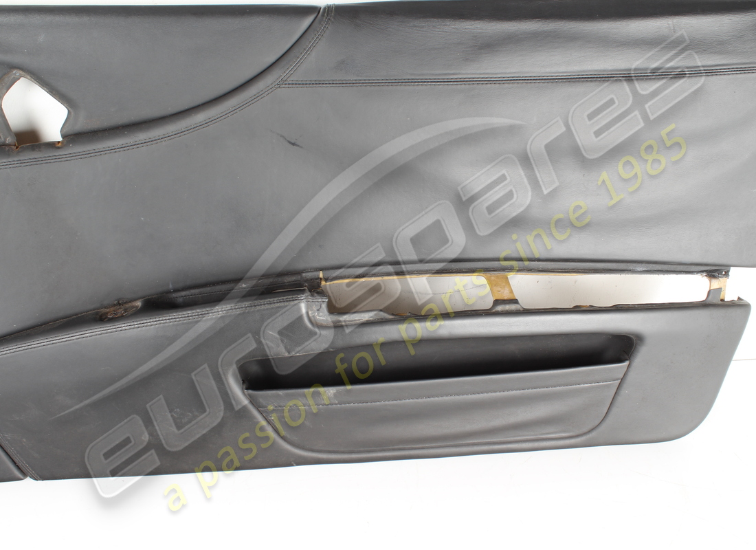beschädigte ferrari türverkleidung in schwarz vm8500. teilenummer 64592300 (2)