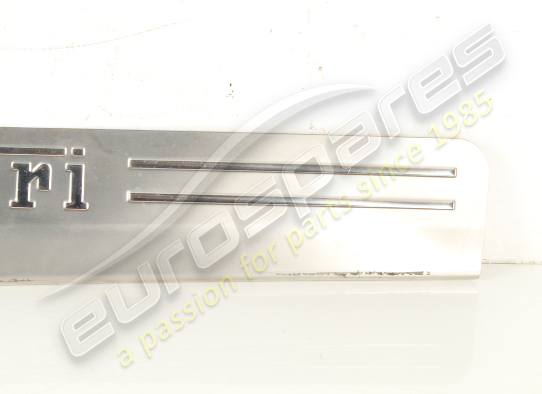 GEBRAUCHTE FERRARI LINKE KICKPLATTE. TEILENUMMER 81362300 (2) gebrauchte ferrari linke kickplatte. teilenummer 81362300 (2)