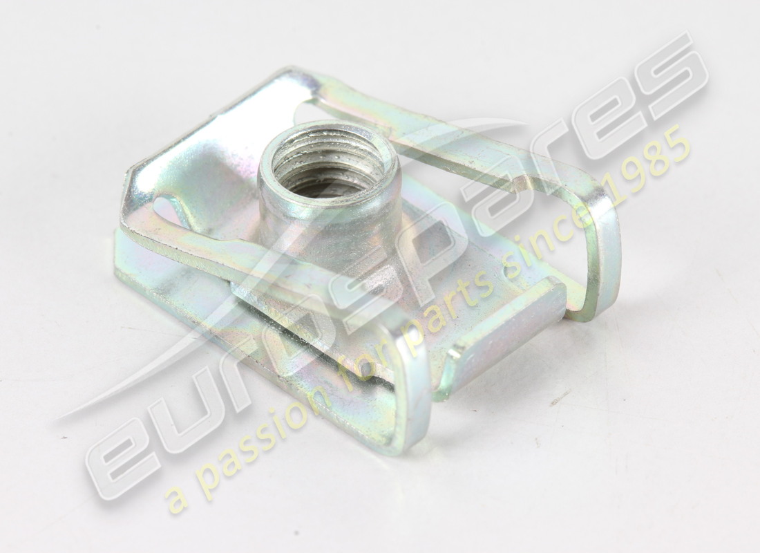 neuer maserati clip. teilenummer 675001047 (1)