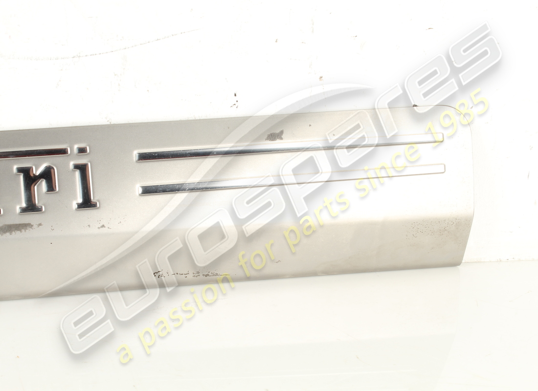 gebrauchte ferrari rechte trittplatte. teilenummer 81361800 (2)
