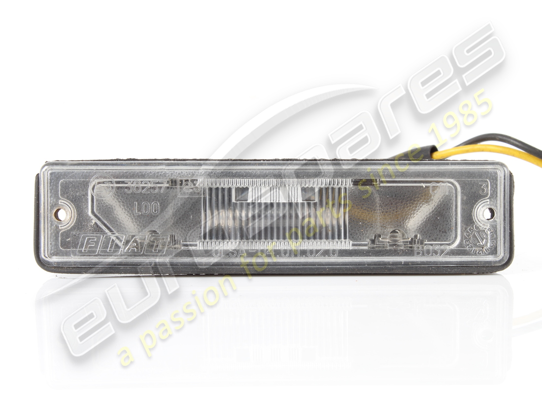gebrauchte maserati kennzeichenleuchte. teilenummer 363100111 (2)