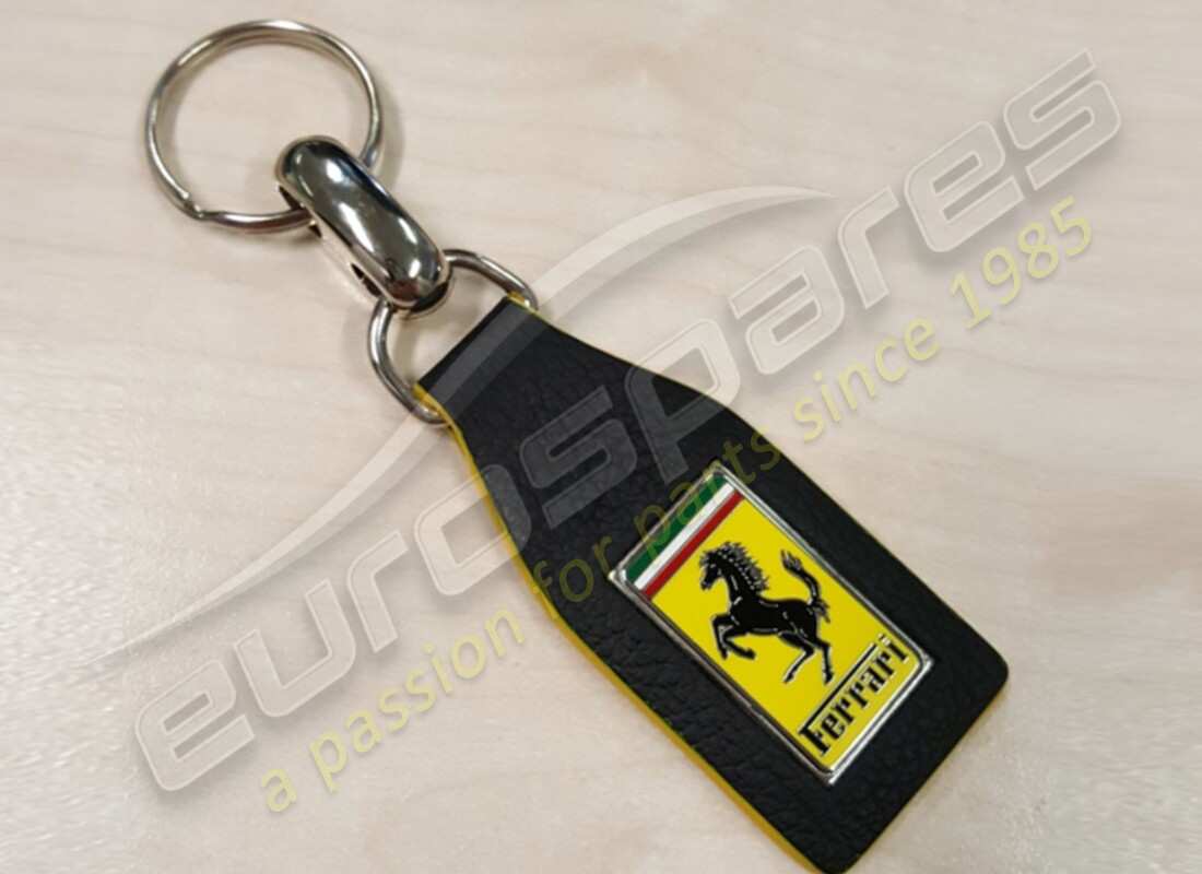 neu ferrari schlüsselanhänger, schwarz mit gelber rand. teilenummer 70006151 (1)