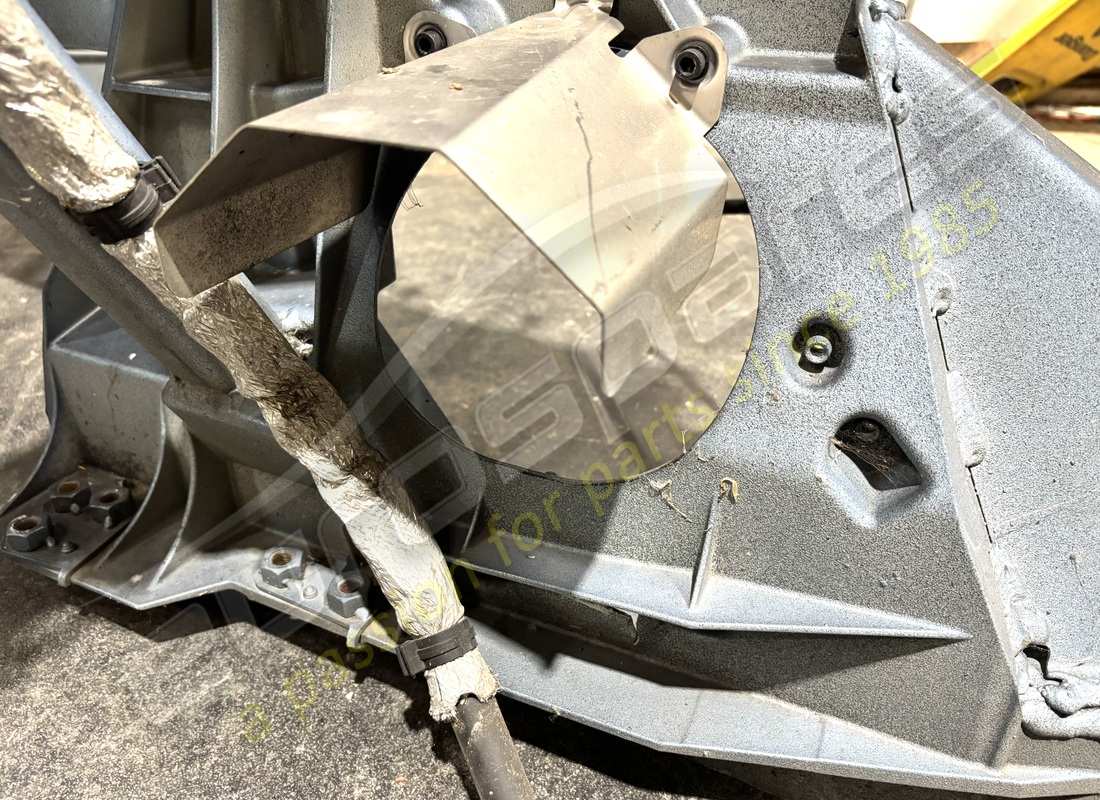 BESCHÄDIGTER FERRARI HINTERER HILFSRAHMEN. TEILENUMMER 985280290 (11) beschädigter ferrari hinterer hilfsrahmen. teilenummer 985280290 (11)