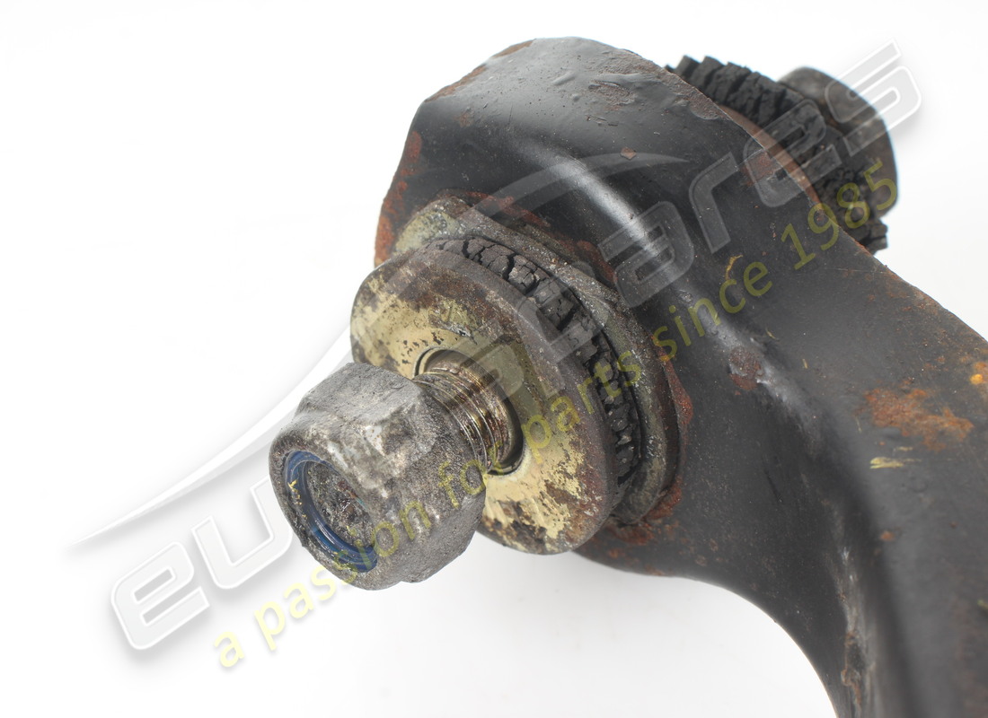 GEBRAUCHT FERRARI OBERER HEBEL DER RECHTEN VORDEREN AUFHÄNGUNG. TEILENUMMER 131900 (6) gebraucht ferrari oberer hebel der rechten vorderen aufhängung. teilenummer 131900 (6)