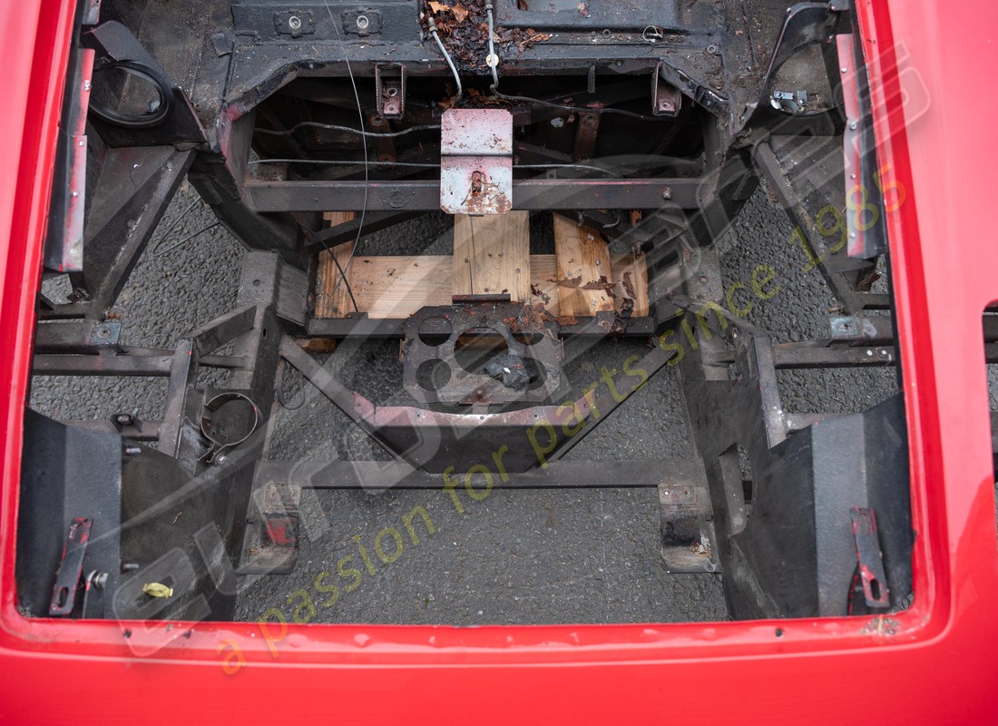 GEBRAUCHTE FERRARI FRONT-END-PANEL-BAUGRUPPE. TEILENUMMER 61751200 (3) gebrauchte ferrari front-end-panel-baugruppe. teilenummer 61751200 (3)