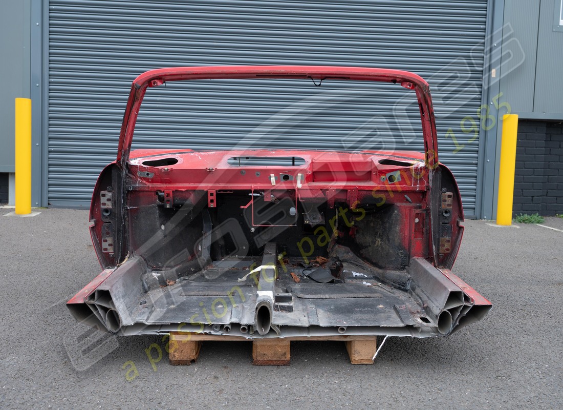 GEBRAUCHTE FERRARI FRONT-END-PANEL-BAUGRUPPE. TEILENUMMER 61751200 (8) gebrauchte ferrari front-end-panel-baugruppe. teilenummer 61751200 (8)