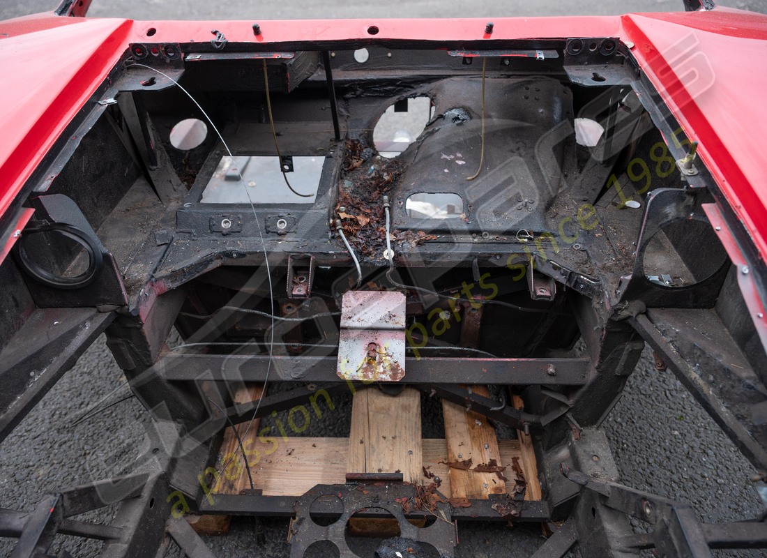 GEBRAUCHTE FERRARI FRONT-END-PANEL-BAUGRUPPE. TEILENUMMER 61751200 (2) gebrauchte ferrari front-end-panel-baugruppe. teilenummer 61751200 (2)