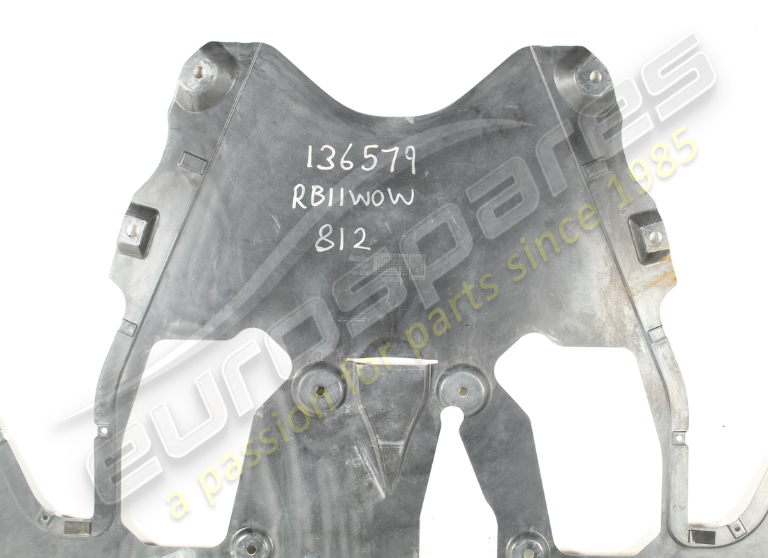 GEBRAUCHTE FERRARI KOMPLETTE VORDERE FLACHE UNTERSCHALE. TEILENUMMER 88080100 (2) gebrauchte ferrari komplette vordere flache unterschale. teilenummer 88080100 (2)