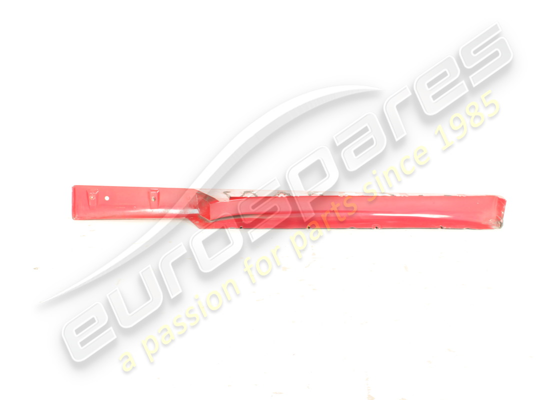 beschädigte ferrari abdeckung für linkes seitenteil. teilenummer 64101210 (2)