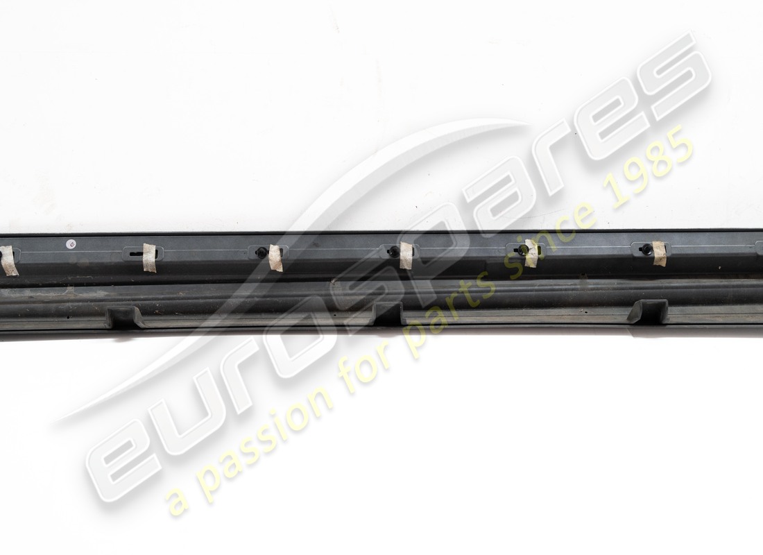 GEBRAUCHT MASERATI RECHTER SEITENSCHWELLER (GRUNDIERT). TEILENUMMER 673000022 (10) gebraucht maserati rechter seitenschweller (grundiert). teilenummer 673000022 (10)