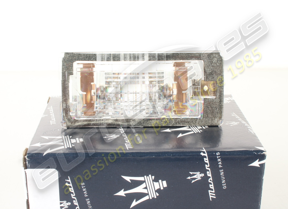 NEUE MASERATI LICHTPLATTE. TEILENUMMER 673000064 (4) neue maserati lichtplatte. teilenummer 673000064 (4)