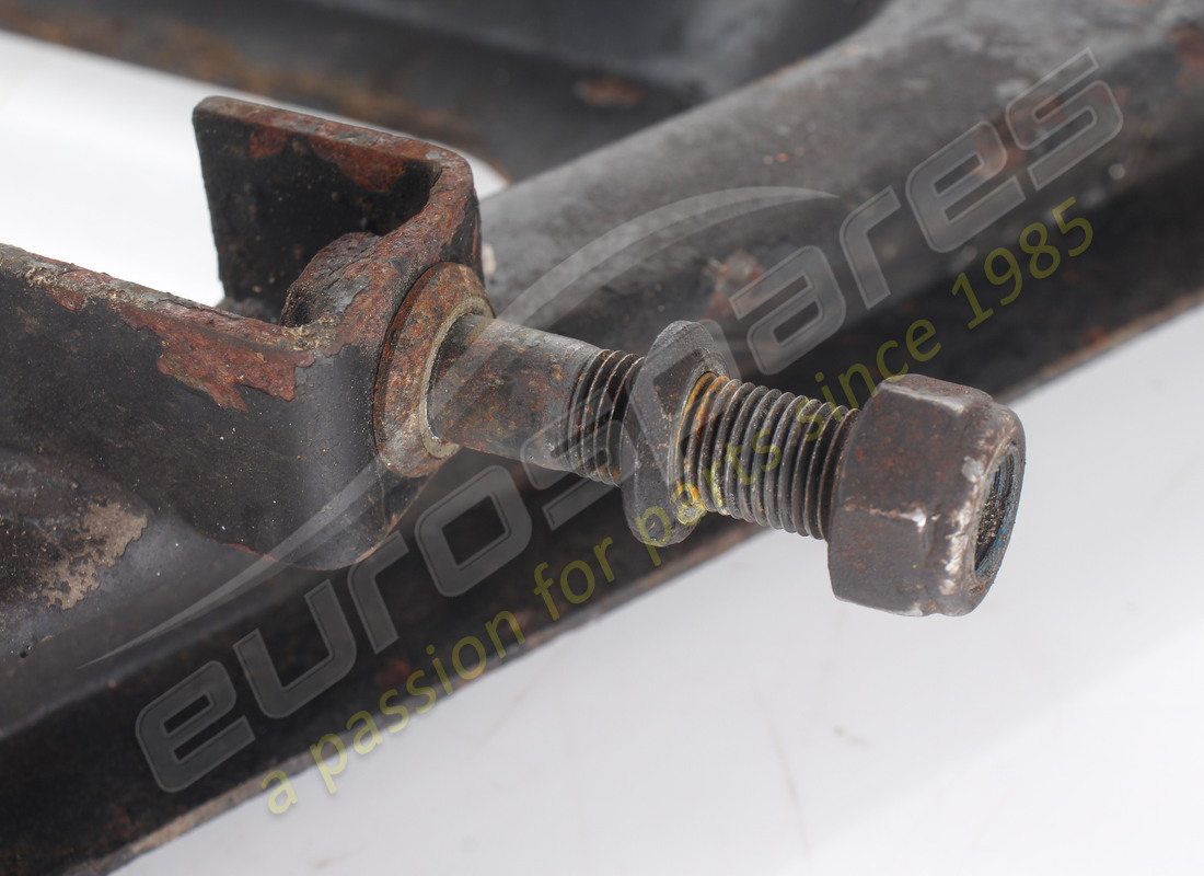 GEBRAUCHT FERRARI UNTERER HEBEL DER HINTERRADAUFHÄNGUNG LINKS. TEILENUMMER 117806 (5) gebraucht ferrari unterer hebel der hinterradaufhängung links. teilenummer 117806 (5)